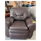 Lay-Z-Boy Leather Reclining Chair in Like-New Condition