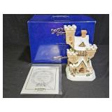 1996 David Winter Christmas Castle LE