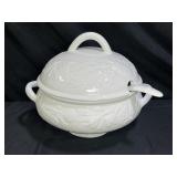 White Gathering Italian Soup Tureen with Lid