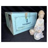 Lladró 7607 figurine titled "Flower Song"
