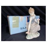 Lladró 1172 figurine Girl with Flowers