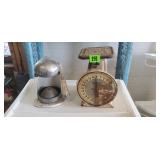 Vintage Juicer & Kitchen Scale