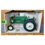 Oliver 880 1/16 Scale Collector Model