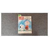1967 LIFE Magazine - Charlie Brown & Snoopy