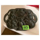 Cast Teddy Bear Mold/Trivet