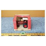 International Farmall 856 Tractor 1/32