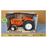 Allis-Chalmers D21 Tractor 1/16