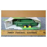 John Deere PTO Hydyra -Push Spreader 1/32
