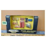 1:18 Scale Home Mechanic Accessory Set