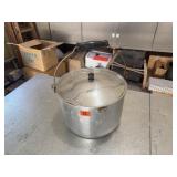 Wood-Handled Pot w/Lid