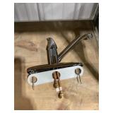 Single Handle Kitchen Faucet in Polished Chrome