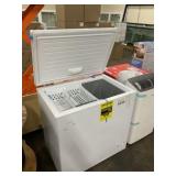 Vissaniï¿½ 32-1/2" x 21-1/4" 33-1/2" Chest Freezer