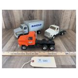 Qty 3 ERTL Trucks; 2 Daycabs and a Box Truck