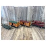 Qty 2 Lionel animal carriers, 1 Lionel flatbed, Li