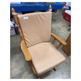 Glider/Rocker w Cushion