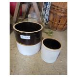 2 Crocks 2 Gl & smaller one