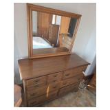Dresser 50'x18x33'H + Mirror