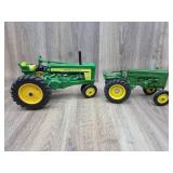 JD 720 & JD M Tractor ERTL 1:16 Scale
