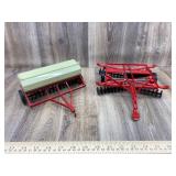 IH Grain Drill & ERTL Disc 1:16 Scale