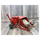 Tru Scale Pull Type Combine 1:16 Scale