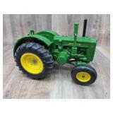JD D Tractor ERTL 1:16 Scale