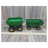 JD Wagon Gravity and Grain (Plastic) 1:16 Scale
