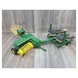 JD Kick Baler ERTL & JD Corn Planter 4 Row ERTL