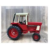 International 1596 Tractor 1:16 Scale