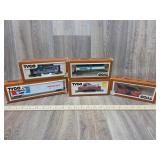 Tyco Engine & 4- Cars HO Scale