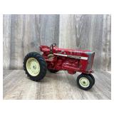 International Tractor ERTL 1:16 Scale