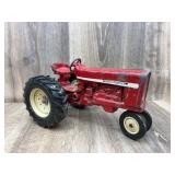 International Tractor ERTL 1:16 Scale