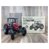 Massey Ferguson 3070 4-WD Tractor ERTL 1:16 Scale,