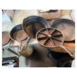 1 Wagner Cast Iron Skillet and 4 other cast iron s