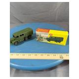 1 Dinky Toy w/Original Box Artillery Tractor
