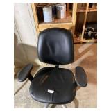Black Office Swivel Desk Chair w Arms