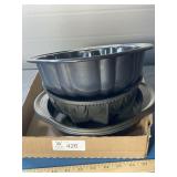 3 Round Wilton Cake Pans,  Wilton Bunt Pan, Jello