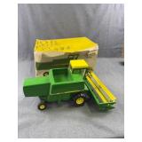 Ertl John Deere 6600 Toy Combine w/ Box