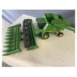 JD 9500 Combine, Grain Head. 8 Row Corn Picker 1:1