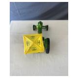 JD A Tractor w Umbrella 1:16 Scale