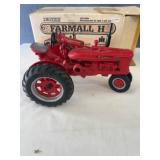 Farmall H Tractor 1:16 Scale