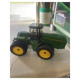 JD 8870 4WD Tractor 1:16 Scale