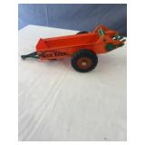 New Idea Manure Spreader 1:16 Scale