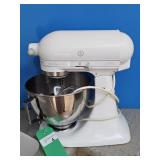 KITCHENAID MIXER W/ATTATCHMENTS