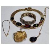 LADIES GOLD TYPE NECKLACE, BROOCH, NECKLACE