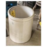 8 GALLON CROCK