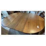 ROUND OAK TABLE W 5 LEAVES