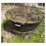 CASTIRON KETTLE IN STAND