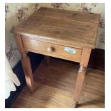 END TABLE WITH DRAWER