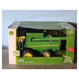 JOHN DEERE S690 COMBINE