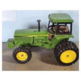 ERTL JOHN DEERE TRACTOR